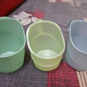 3 Plastic cups