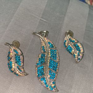 Leaf Style Turquoise Color Pendant Set