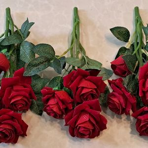 Artificial rose flowers