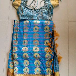 Women Saree With Stitches Blouse