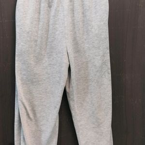 baggy sweatpants