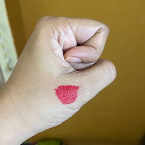 Nykaa Demi MatteLiquid Lipstick With Freebie