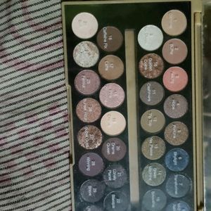 Makeup revolution eyeshadow Palette