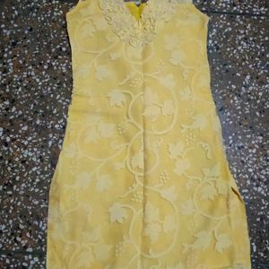 Very Beautiful Neck Designed Kurti