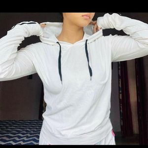 Hoddie White Top