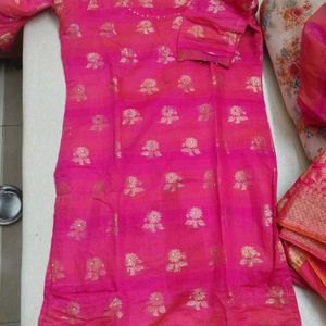 Pink Kurta Suit Set With Dupatta