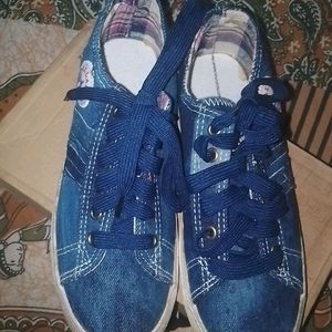 2 Shoes Hai New With Tag