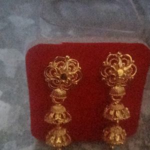 Earning Jhumka