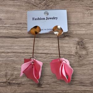 Dashing Matt Finished Peach Drop Earrings