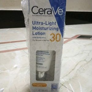 Ultra-Light Moisturizing Lotion With Sunscreen