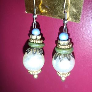 White Stone Earing