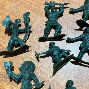 Ten Vintage Union Plastic Soldiers