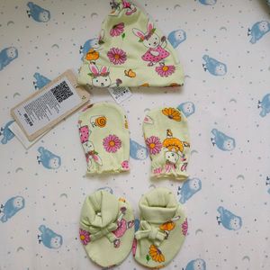 BabyOye Set Of Cap, Mittens And Booties For Girl