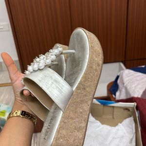 Women Metro Silver Wedges With Pearl Work