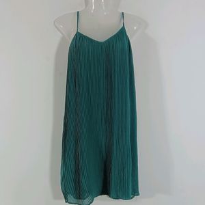 Green Plain Pleated Casual Dress (Women)