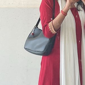 Black Basic Shoulder Bag