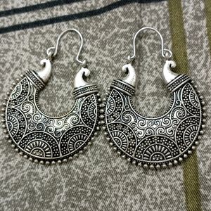 Used Earrings, Ring, Bangles,