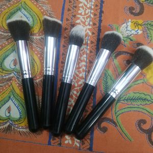 Makeup Brush Set with Free Beauty Blender