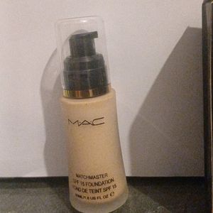 *NEW* M.A.C. Special Foundation For Bright Party