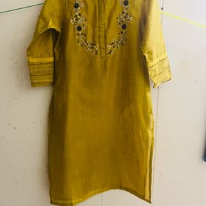 Kurti with thread embroidery