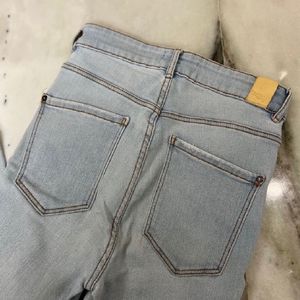 Price Drop!! Zara TRF Highwaisted Jeans