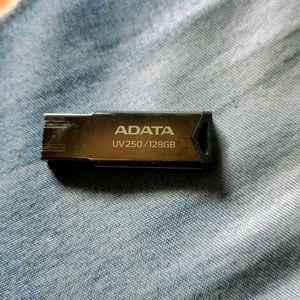 ADATA Pen Drive 128 GB - USB 2.0 - UV250