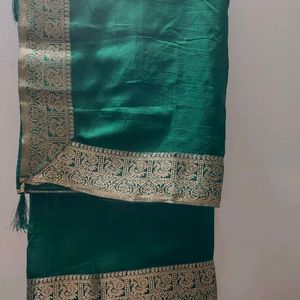 Saree With Unstitched Blouse Piece