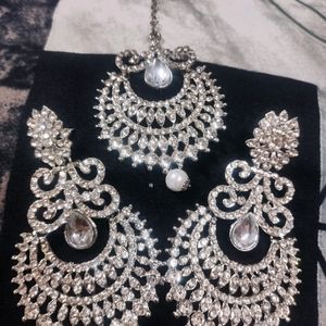 Shining Diamond Finishing Maang Teeka And Earring