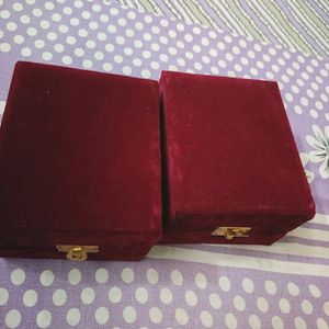 Set Of Velvet  Boxes To Keep Silvera Glass