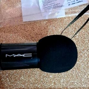 M.A.C DUAL FOUNDATION BRUSH