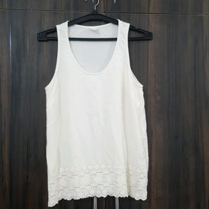 GAP CREPE-DETAIL BOXY TOP