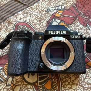 Fujifilm XS-10 mirrorless camera with 18-135 Lens