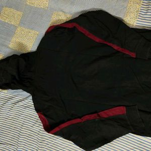 Selling Black Hoodie With  Look And Assured Gift