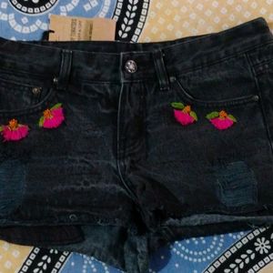 Shorts Pant With Hand Embroidery 🪡