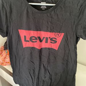 Levi’s T-shirt