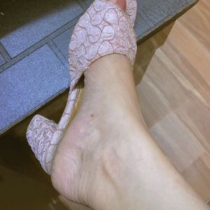 SOFT PINK HEELS