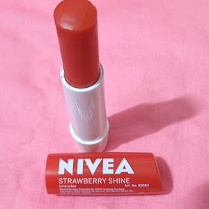 💥🆕️ Nivea Strawberry Shine Lip Balm 🍓