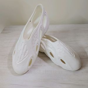 New Fashionable & Trendy Looks Clog Size-9