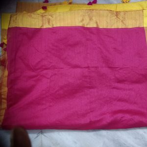 Gorgeous Handloom Ethnic Saree With Blouse Piece