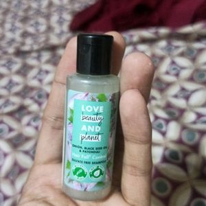 Love Beauty And Planet Shampoo ( Sample Piece)30ml