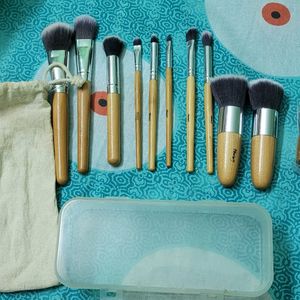 Foolzy Wooden Make Up Brush Set Of 11