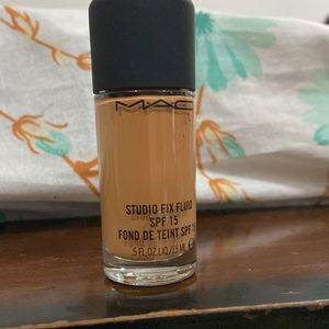 MAC Studio Fix Fluid Foundation