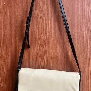 Beige HANDBAG w Black Strap