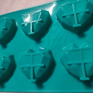 6 In 1 Heart Shaped Pinata Mould