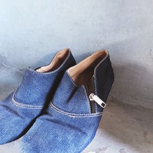 Women Blue Sandals/ Flats