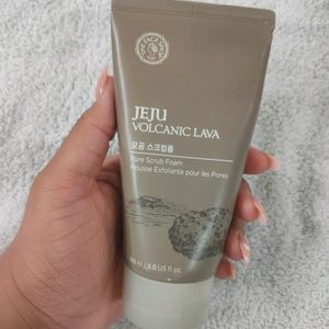 The Face Shop Jeju Volcanic Lava Pore Scrub Foam