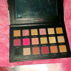 Eyeshadow Pallete & Make Up Fixer Combo