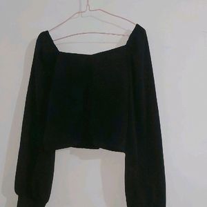 Rare Black Puffed Sleeves Crop Top