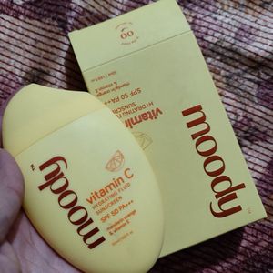 2 Moody SUNSCREEN