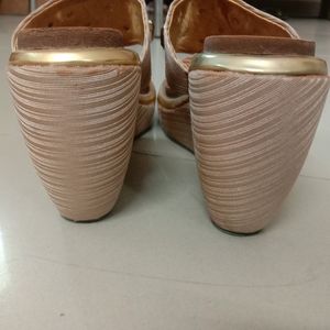 flat high heel sandal